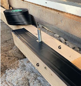 Isolert anneks: Bjelke i terrasse til isolert anneks forlenges Isolert anneks: Bjelke i terrasse til isolert anneks forlenges ved å skru to bjelker sammen med overlapp